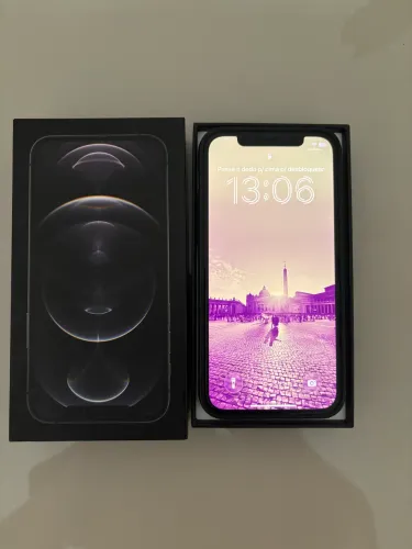 IPHONE 12 PRO, na caixa com capinha e película.