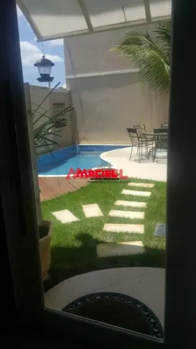 Sobrado à Venda ? Vila Branca, Jacareí ? ? 4 Dormitórios | 3 Suítes | Piscina | Hidromassa