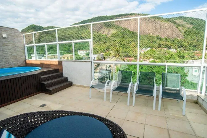 Cobertura dos sonhos com vista deslumbrante para a Serra da Tiririca  Itacoatiara
