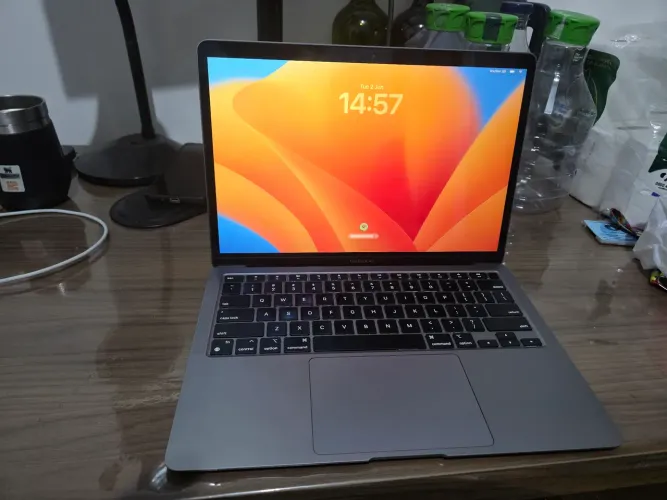 MacBook Air M1 13" 16GB RAM 256GB SSD - Bateria 93% + Capa Ugreen