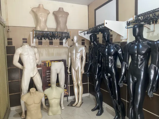Manequins semi novos