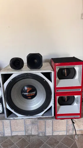 Som automotivo JBL