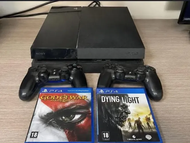 PS4 Fat 500GB + 2 Controles + 2 Jogos