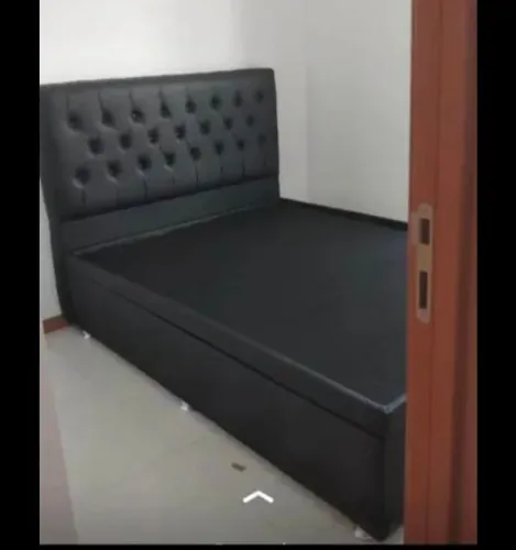Box solteirão com baú 