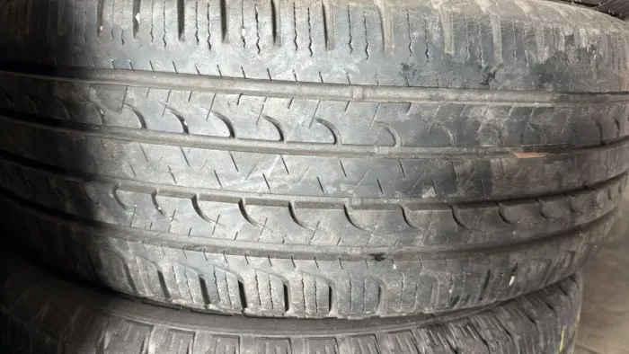 Pneu Goodyer 225/55/18 90 % Vida util