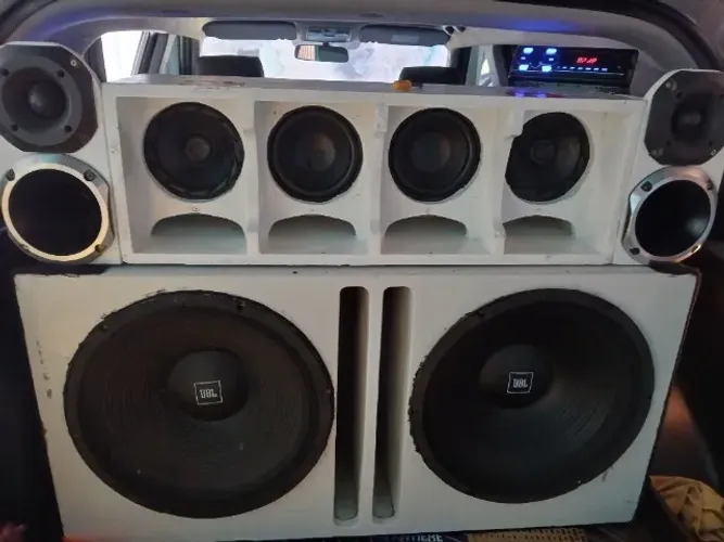 Vendo som automotivo sem as forças, só os equipamentos que estão na caixa 