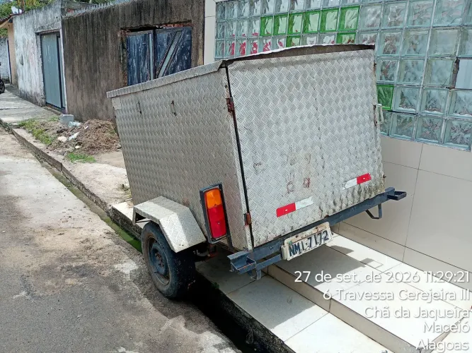 Carrocinha tipo baú em alumínio