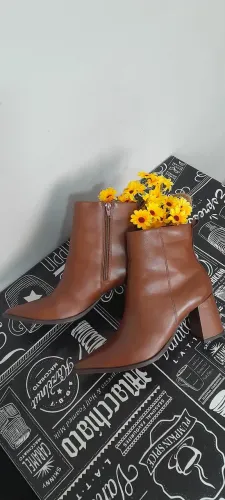 Linda e elegante bota Prego