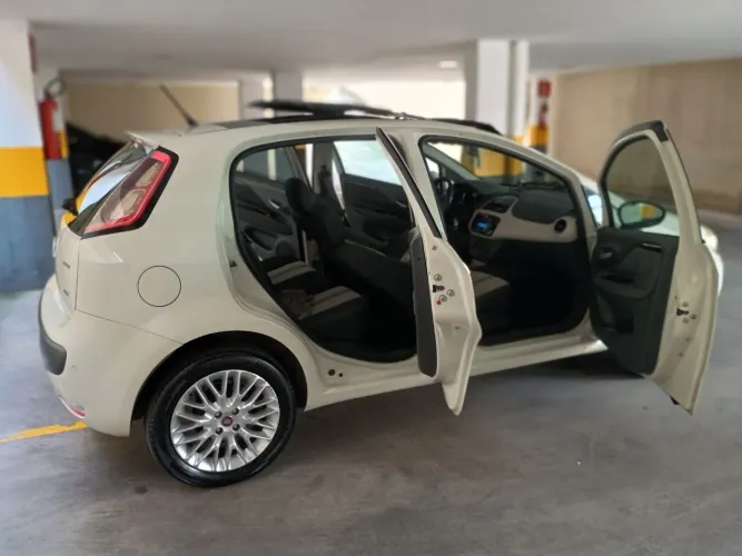 Fiat Punto Essence 1.6 Flex 16V 5P 2014