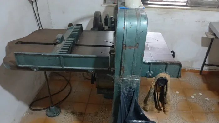 Guilhotina industrial 