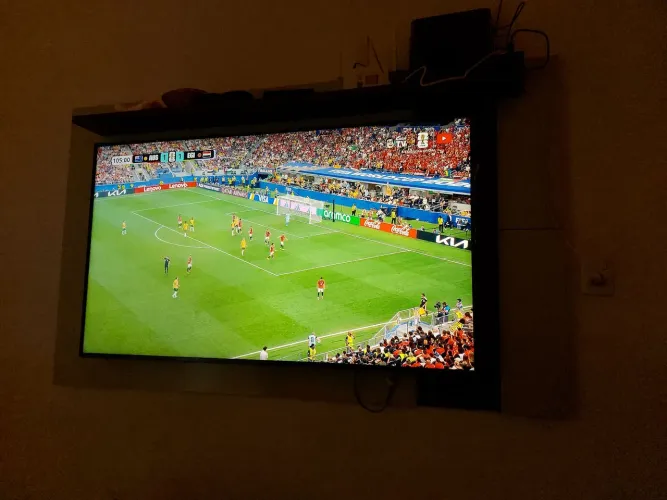Tv 43 polegadas funcionando certim otima imagem sem detalhes