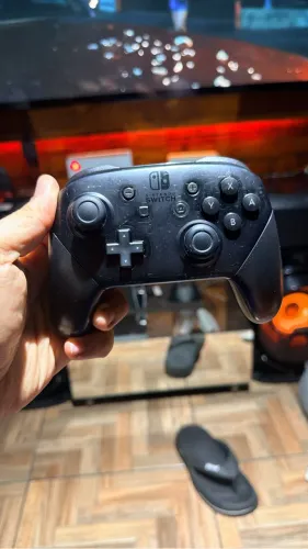 CONTROLE PRO NINTENDO SWITCH ORIGINAL- USADO - SEM DEFEITOS 
