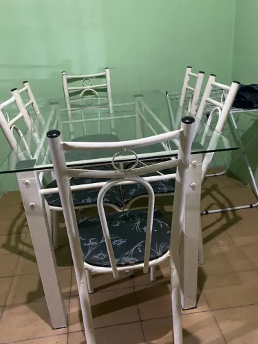 Mesa de vidro de 6 cadeiras