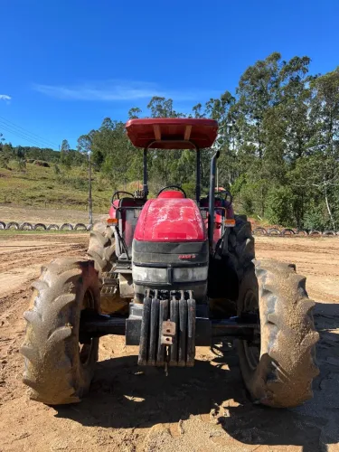 TRATOR AGRÍCOLA CASE II