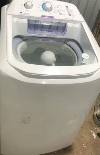 Vendo máquina Electrolux de 10.5 KG funcionando sem ferrugem tudo ok VALOR 700$ entrego