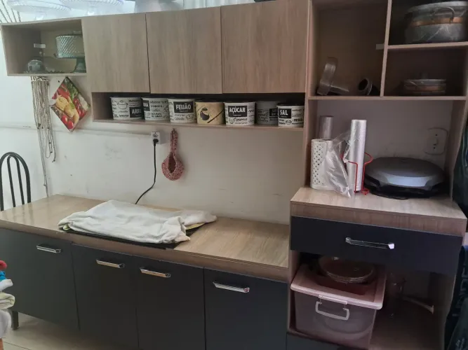Armário de cozinha com espaço para cooktop