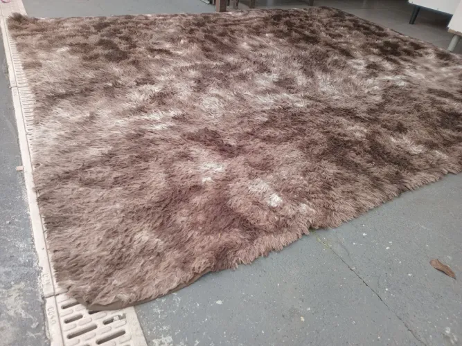 Tapete grande 2,40 x 195cm em ótimo estado. (Entrego)