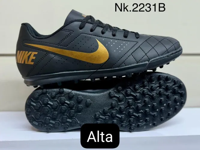 Chuteira Society Nike e Adidas