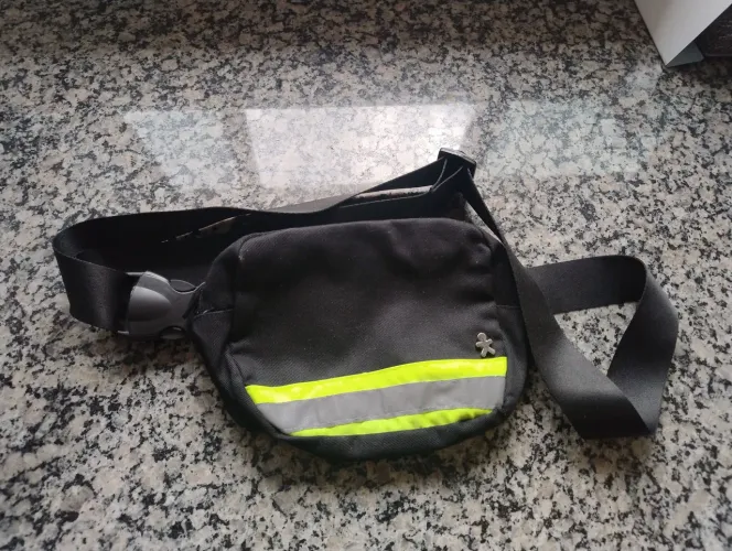 Pochete preta 