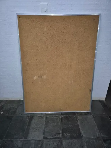 Quadronde Cortiça Moldura em Alumínio 1,20x 0,90cm