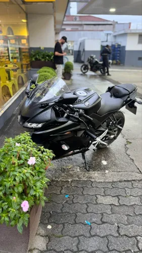 VENDO OU TROCO R15 2026 Preta