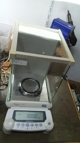 Balança analítica Shimadzu auy220