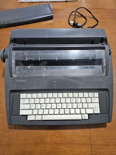 Máquina de Escrever Elétrica Brother AX-325 - Vintage