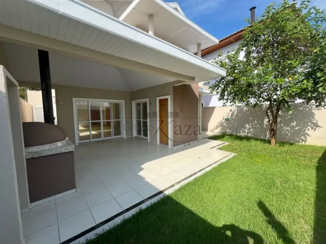 Oportunidade - Casa - Condomínio Floradas do Paratey - Urbanova - 4 Dormitórios - 242m².