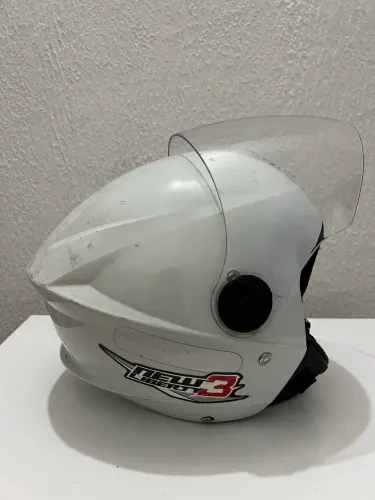 Capacete aberto 