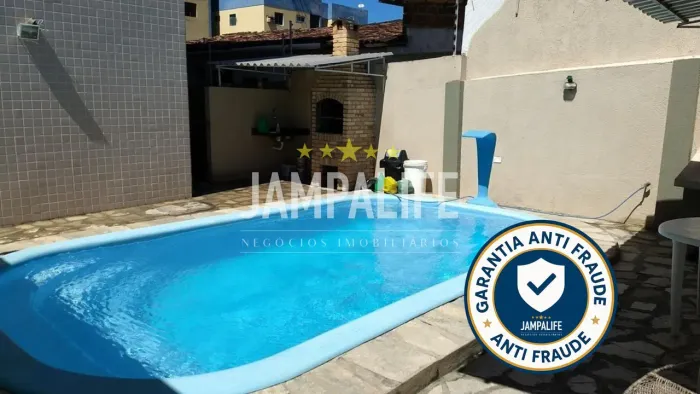 Apartamento de oportunidade espaçoso e com piscina - TÉRREO