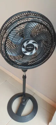 Vendo esse ventilador de coluna 40 cem