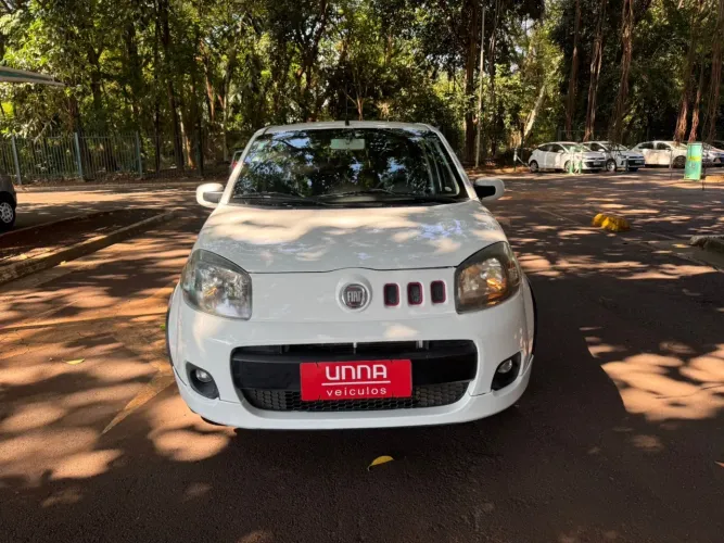 Fiat Uno Sporting 1.4 EVO Fire Flex 8V 4P 2012
