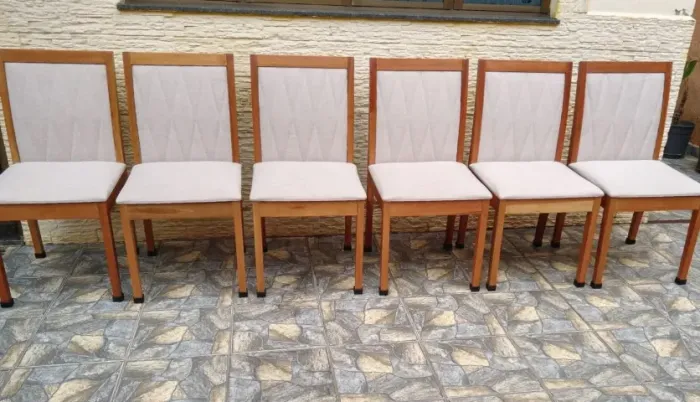Conjunto com 6 Cadeiras de Jantar em Madeira e Estofado (Ótimo Estado)