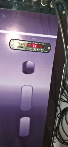 Vendo máquina de musica com karaoke e Bluetooth com 10.000 musicas