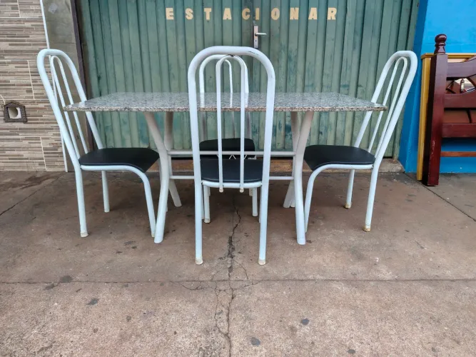Vendo mesa de granito com 4 cadeiras