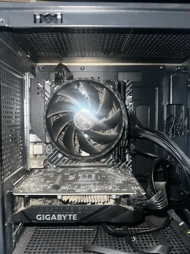 V> KIT RYZEN 5 5500 + PLACA MÃE A520 + 8GB DE RAM