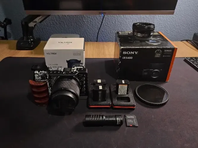 Câmera Sony Alpha a6400 + 2 lentes + Cage