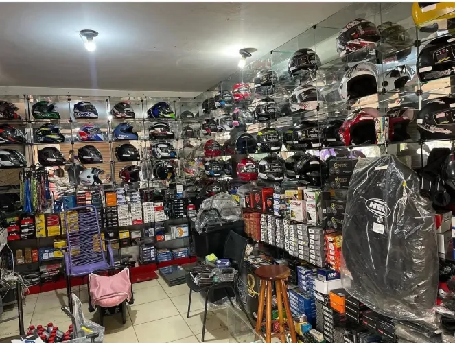 VENDE-SE LOTE DE VIDROS PARA VITRINES E EXPOSITORES