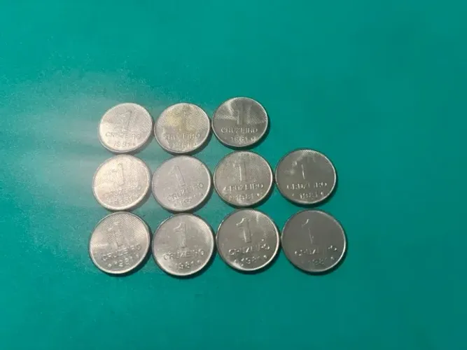 11 moedas brasileiras de 1 cruzeiro do ano de 1981