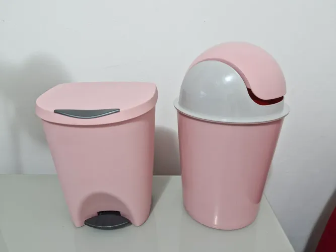 Par de lixeirinhas rosas