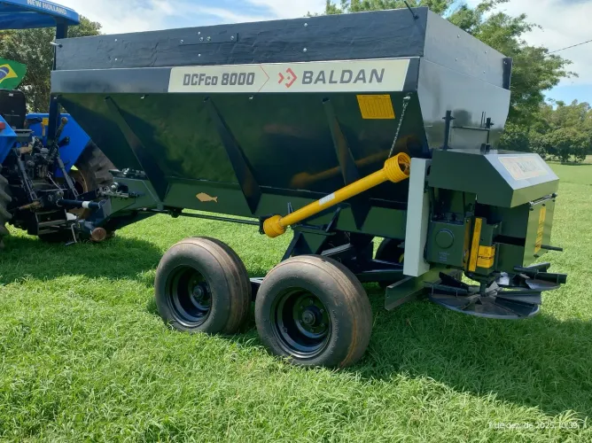 Distribuidor de Calcário Baldan 8 Ton 