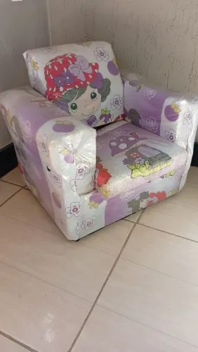 Poltrona infantil com estampa da Moranguinho
