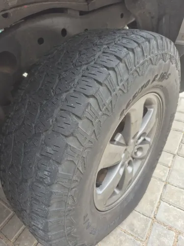 Pneu continental a/t 265 70 16