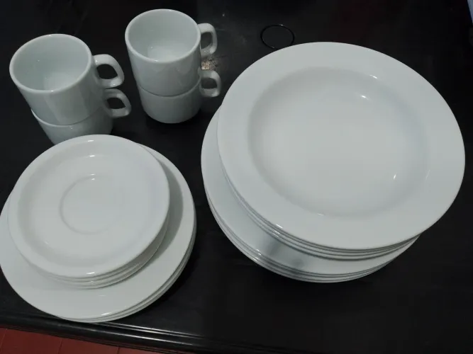 Aparelho de jantar novo de porcelana SCHMIDT 20 peças novos