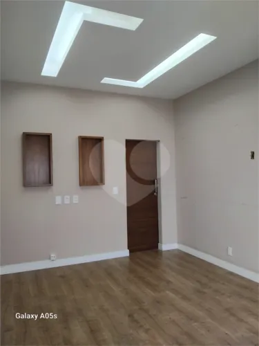Sala à venda ou para alugar no condomínio Uruguaiana.., Rio de Janeiro - RJ