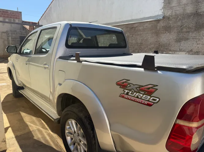 Toyota Hilux CD SRV D4-d 4X4 3.0 TDI Diesel AUT 2012