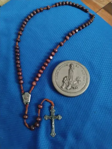 Antigo Terço acondicionado no estojo nossa senhora de Fátima