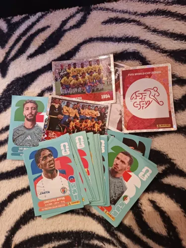 Combo com 70 figurinhas da copa