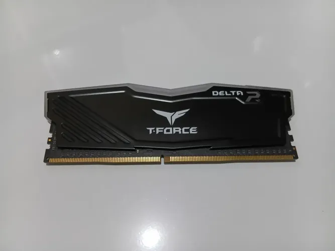 Memória Gamer T-FORCE 16GB DDR4