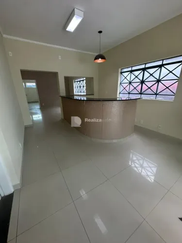 Imóvel para aluguel tem 310 metros quadrados com 4 quartos em Centro - Taubaté - SP
